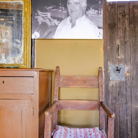 George Villa Kambáni